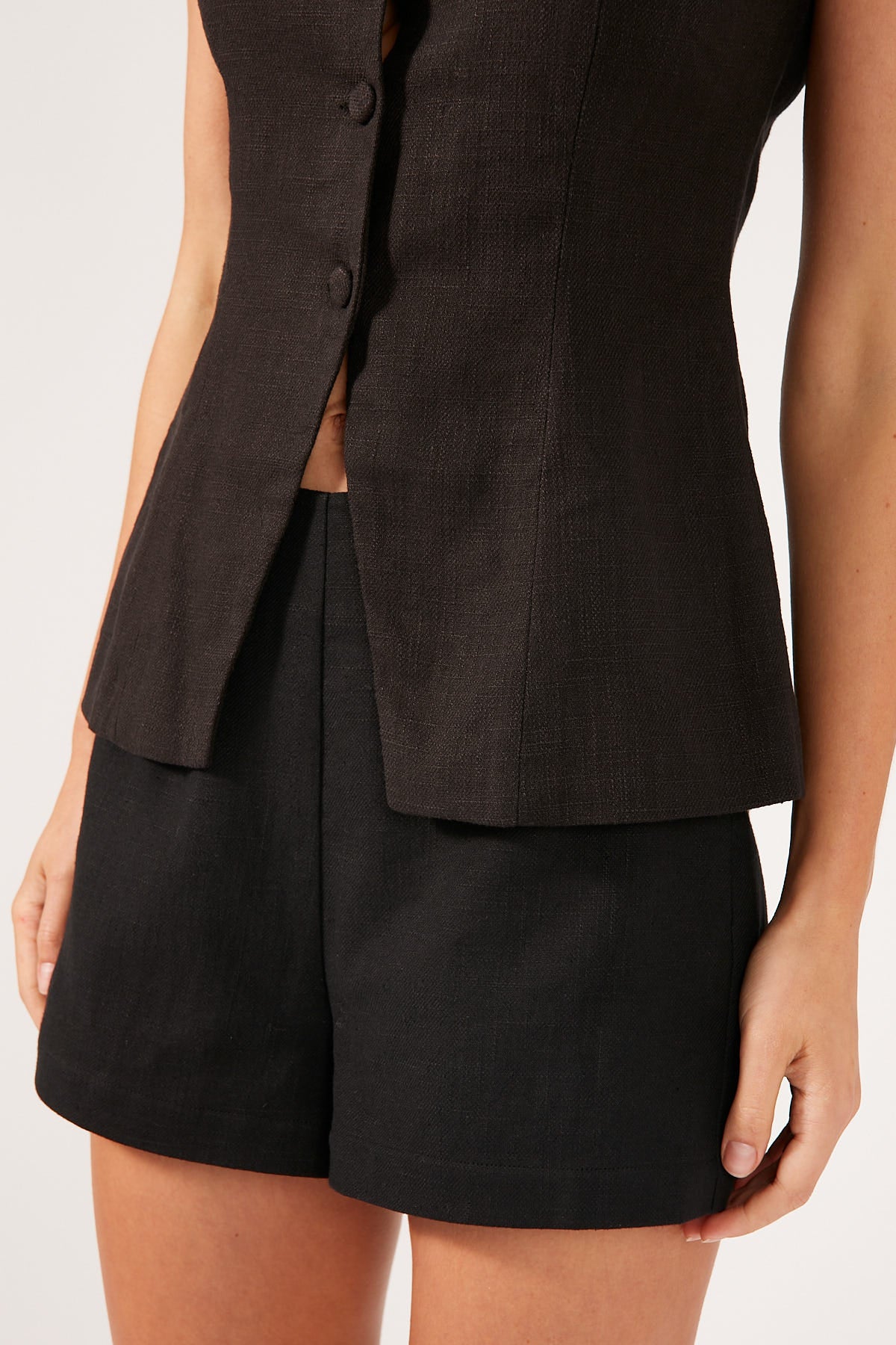 Perfect Stranger Paloma Linen Short Black