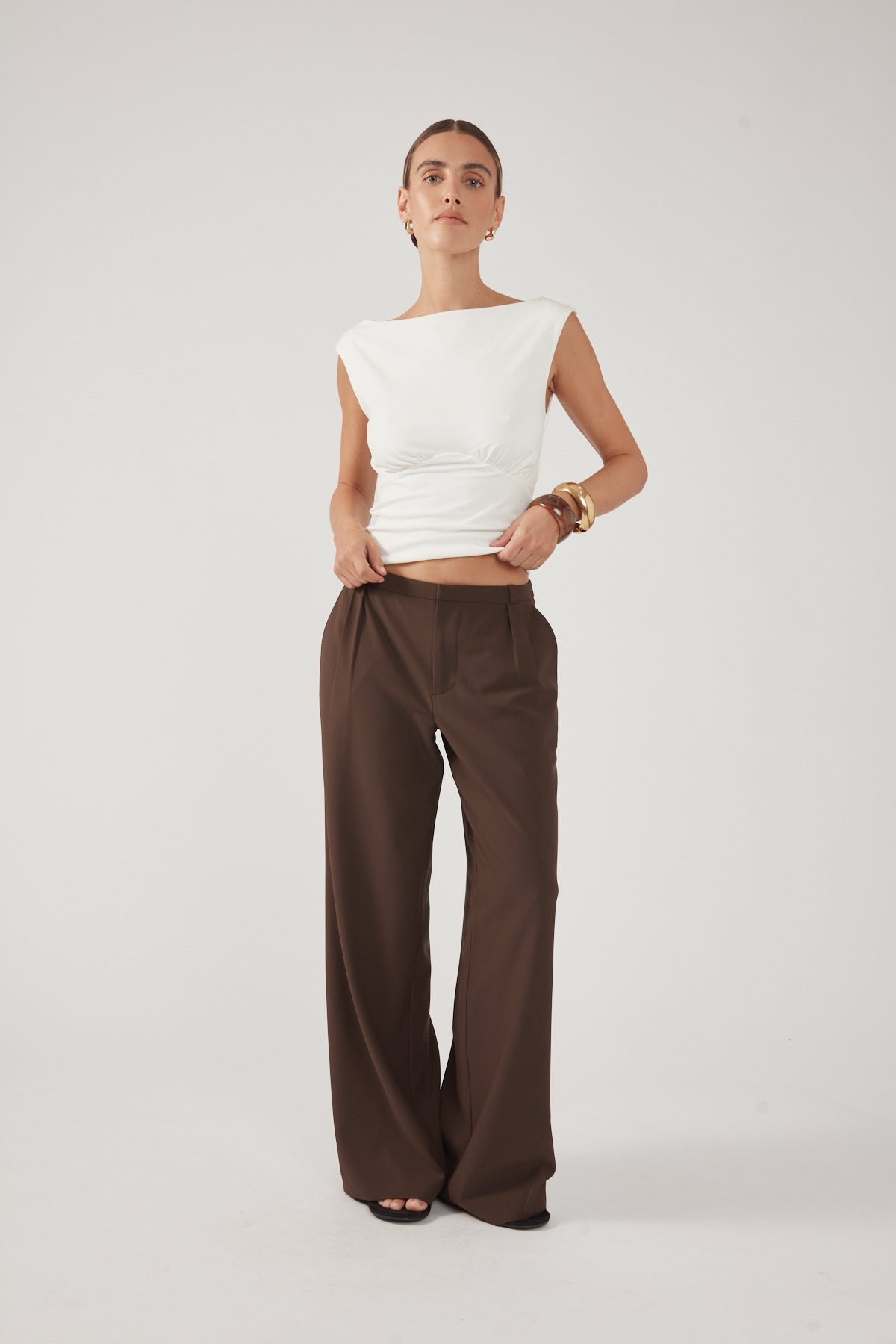 Perfect Stranger Rae Low Rise Pleated Tailored Pant Brown