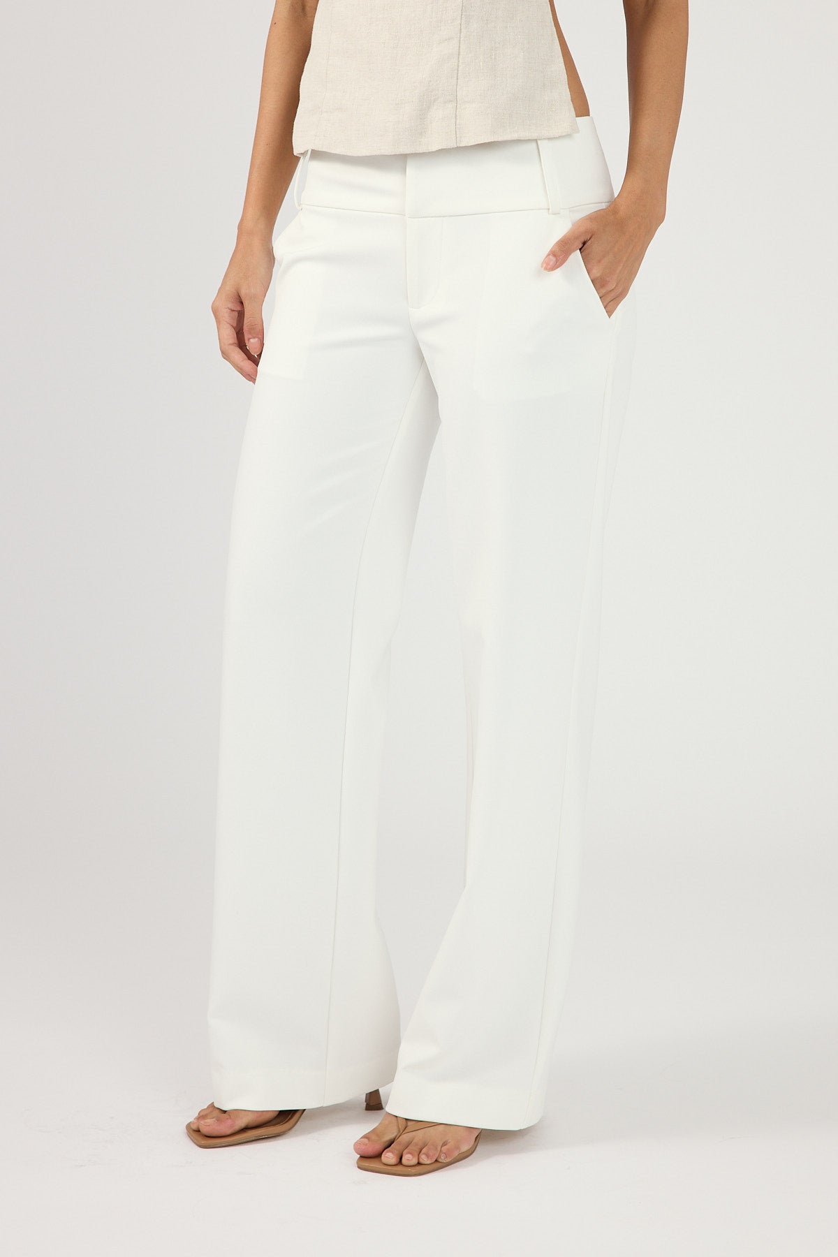 Perfect Stranger Esti Low Rise Pant White