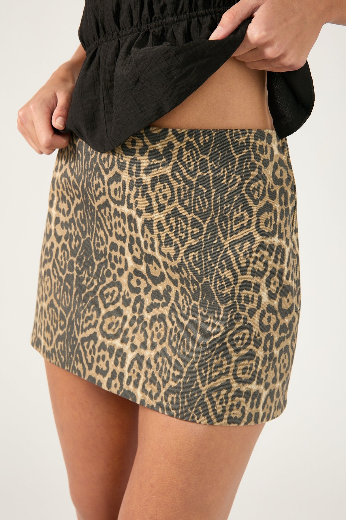 Perfect Stranger Amur Mid Rise Leopard Mini Skirt Leopard