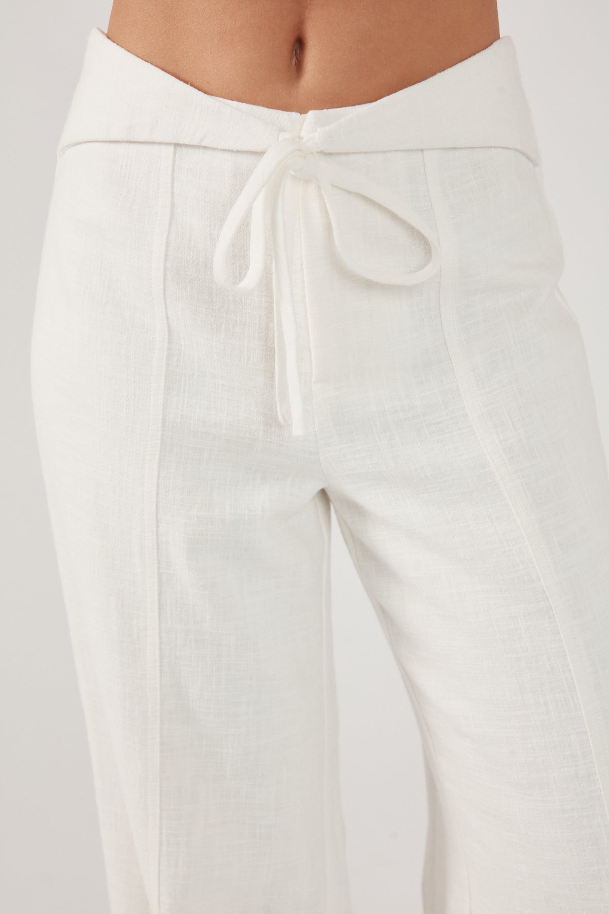 Perfect Stranger Maui Tie Front Low Rise Linen Pant White