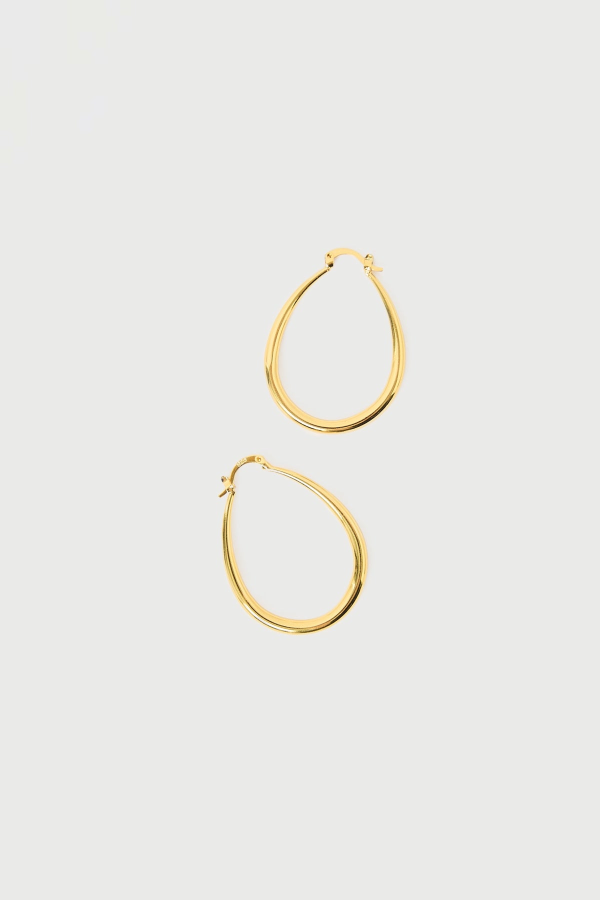 Perfect Stranger Tove Hoop Earrings 18K Gold Plated