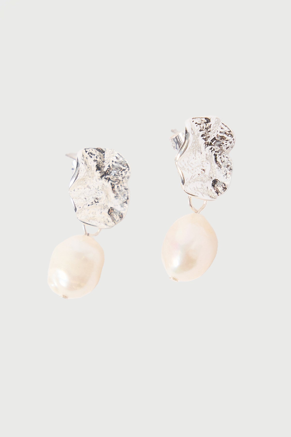 Perfect Stranger Olen Pearl Drop Earrings Silver/Pearl